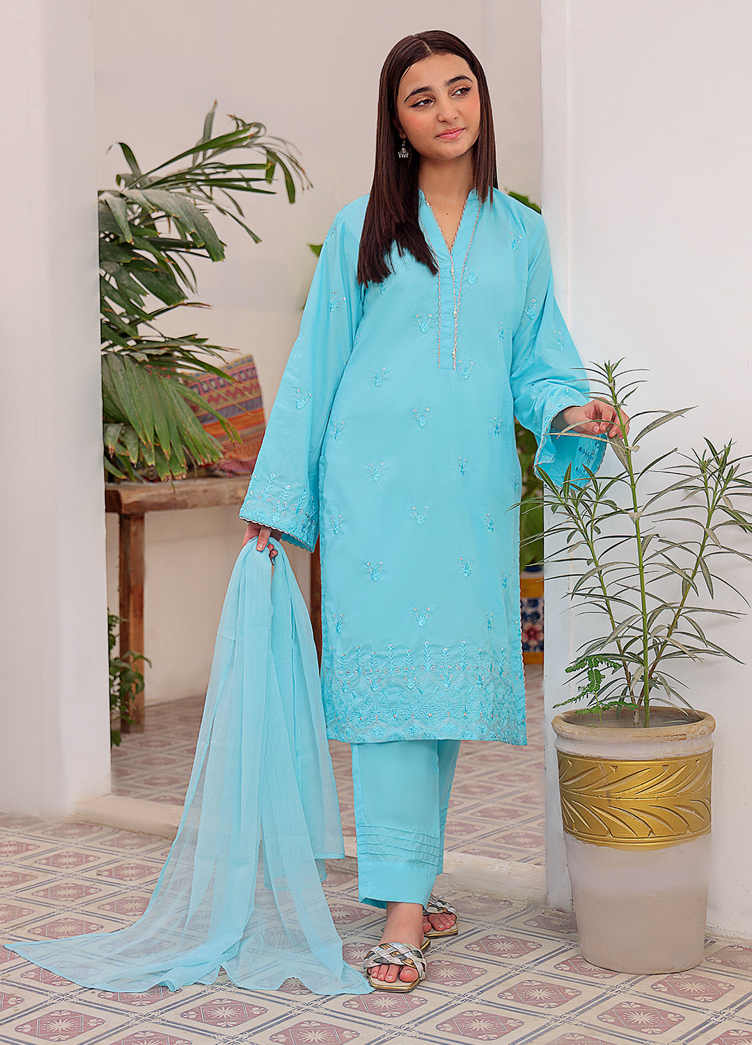 Embroidered lawn 3 piece casual suit for teens