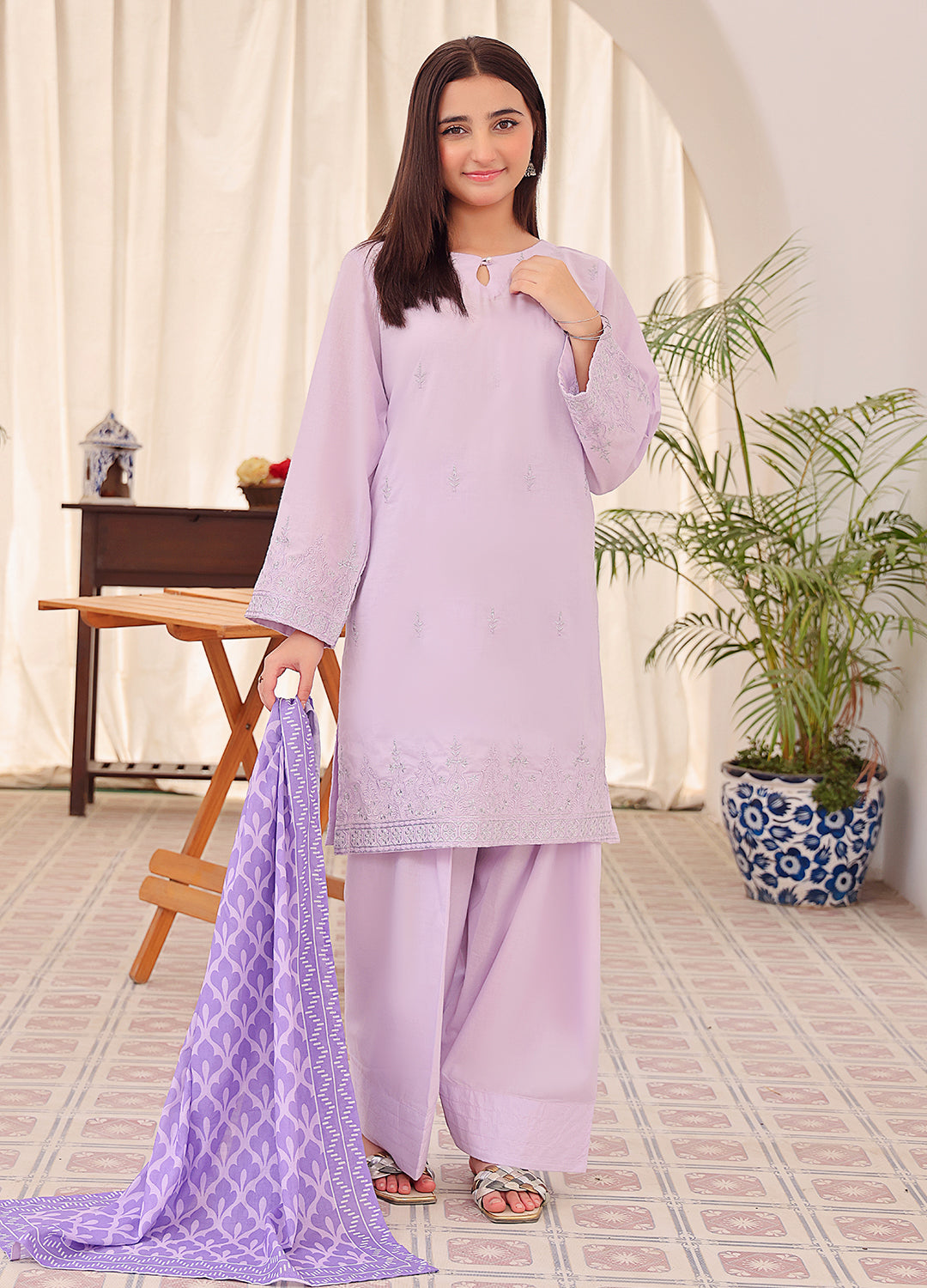 Embroidered lawn 3 piece suits for teens